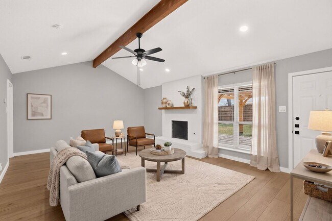 Building Photo - Newly Renovated Home In Grapevine Ready To Be Yours!!!!