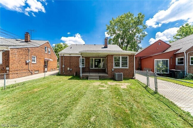 Building Photo - 24111 Edgehill Dr