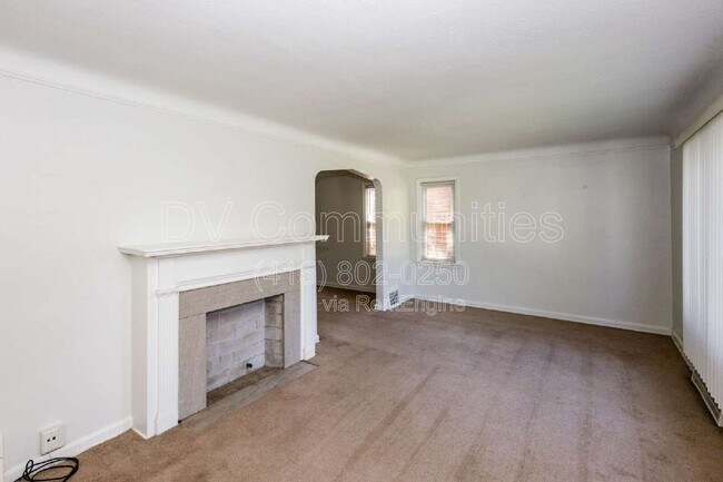 Building Photo - 4871 Oakland Dr