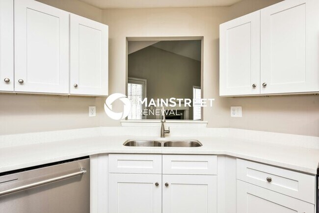 Building Photo - 4 Bedroom Pet-Friendly Home in COVINGTON, GA with Main Street Renewal