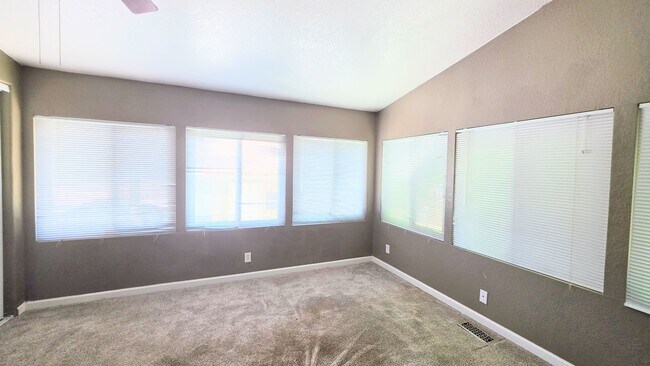 Building Photo - 4bed 2bath 3 car garage and Rv Boat Parking- Gorgeous Single Story House