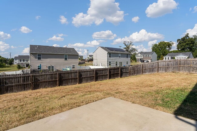 Building Photo - Spacious 4-Bedroom Home for Rent in Prime ...