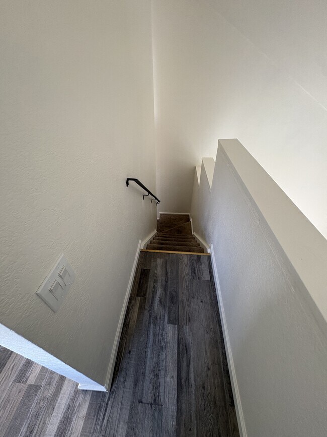 Building Photo - 228 Courtyards E