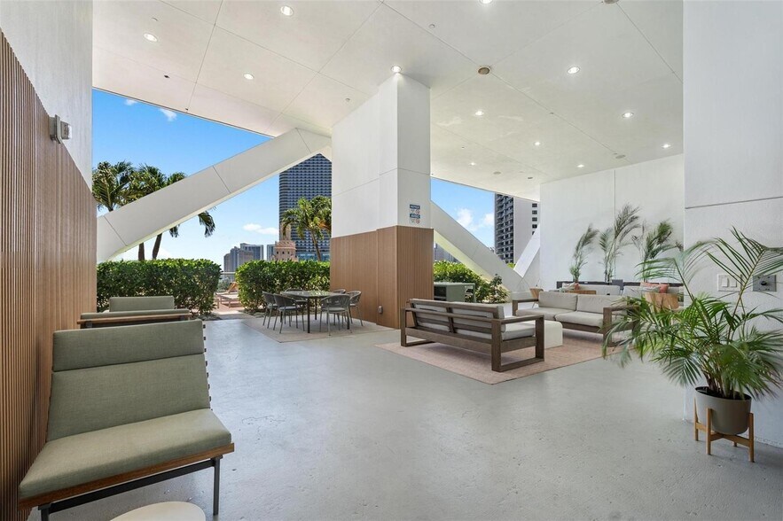 Building Photo - 888 Biscayne Blvd