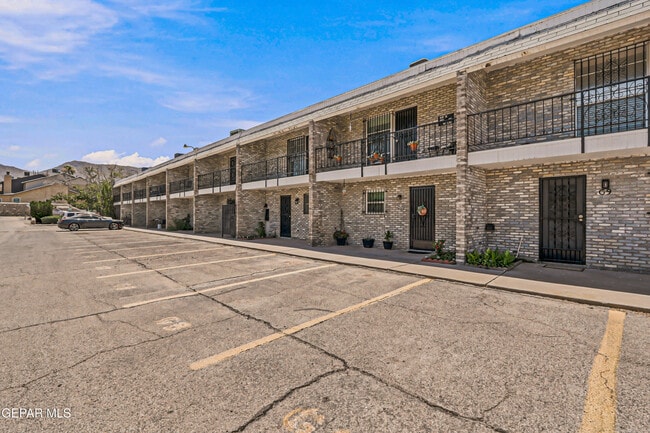 Building Photo - 6700 Escondido Dr