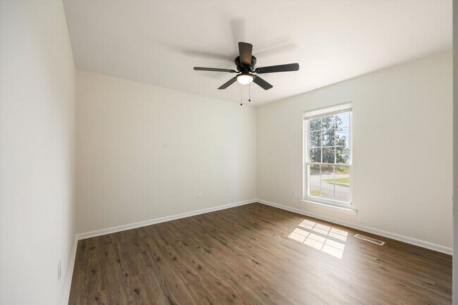 Building Photo - 4015 Shady Oak Dr