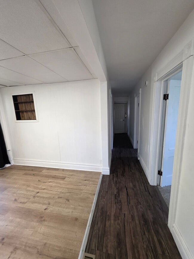Building Photo - 211 Parsells Ave