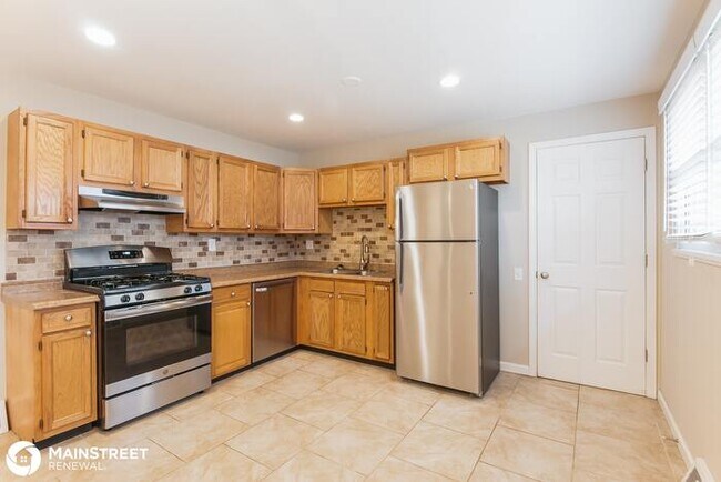 Building Photo - 10401 Trask Dr, Dellwood, MO 63136