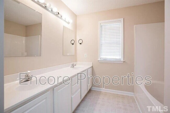 Building Photo - 312 Cabin Grove Ct