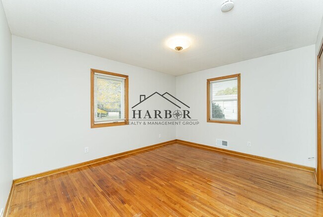 Building Photo - 2920 20th St SE