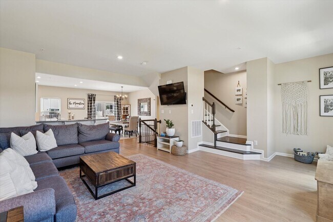 Building Photo - Beautiful 3B/2.5B Townhome in Downingtown ...