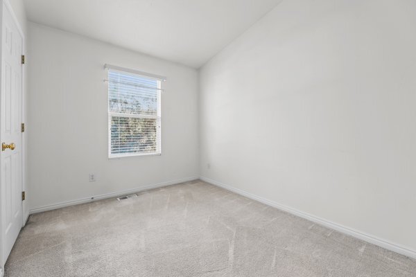 Building Photo - 1199 Dunrobin Ct S