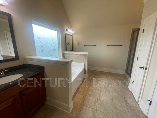 Building Photo - 2457 Sunflower Dr