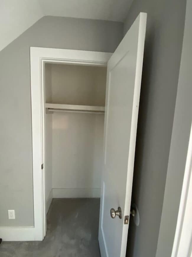 Building Photo - Charming 1-Bedroom Apartment Over Garage for Rent!