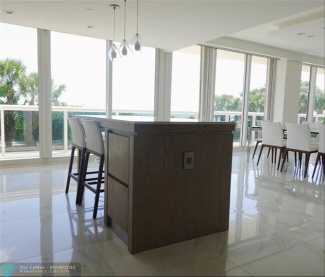 Building Photo - 9559 Collins Ave