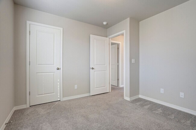 Building Photo - Modern 3bd Home Near Peterson AFB on Power...