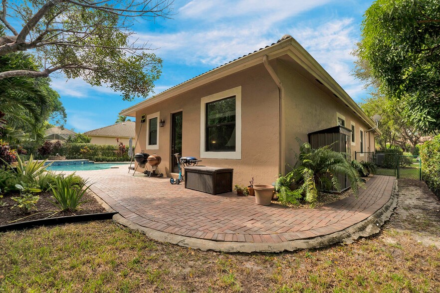 Building Photo - 5718 NW 50th Dr