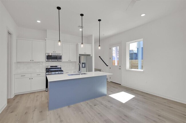 Building Photo - 6119 Atwood St