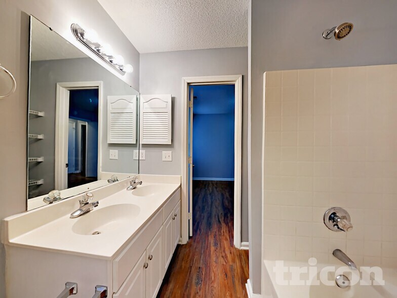 Building Photo - 1709 Jeffrey Bryan Dr