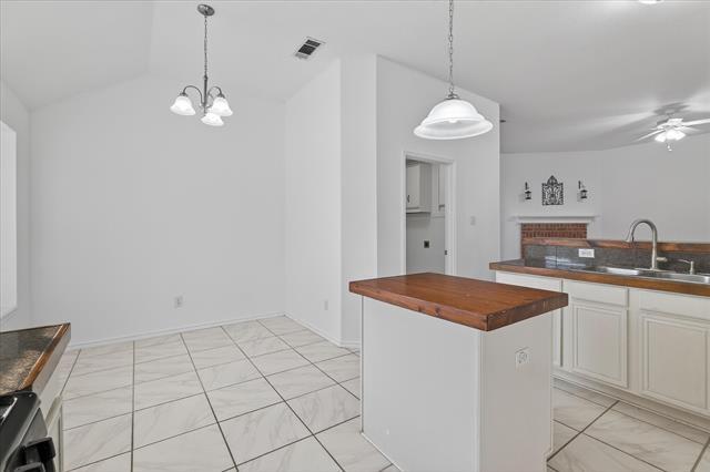 Building Photo - 3807 Farmington Dr