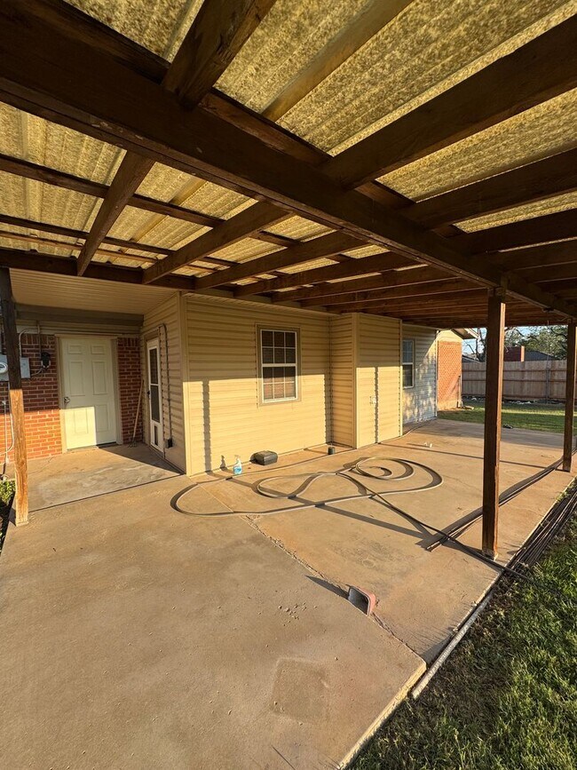Building Photo - Located close Tascosa High School 3/2/1