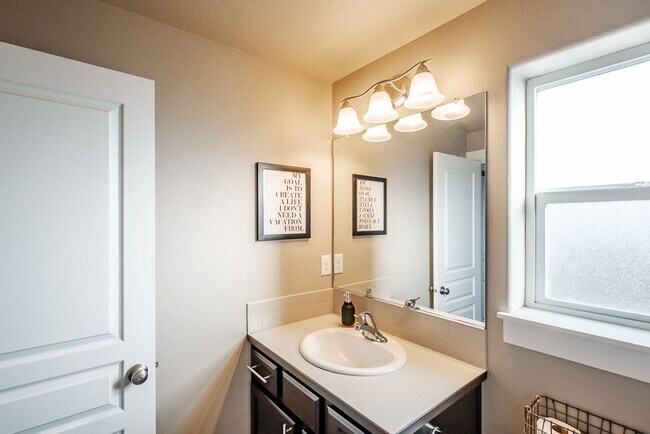 Building Photo - Beautiful 3 Bedroom on Large Corner Lot!