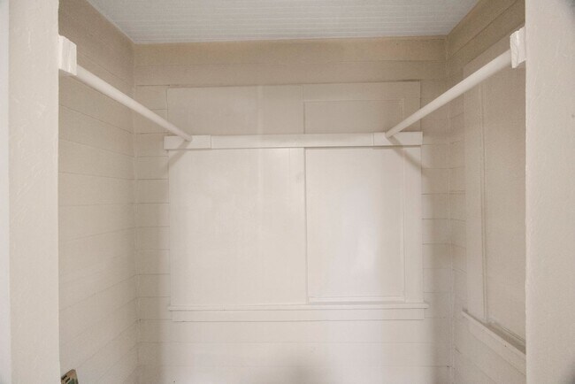 Building Photo - 2242 23rd Ave S