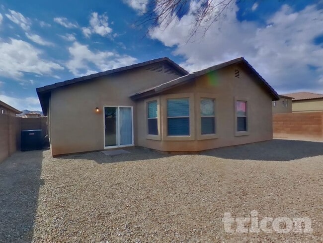 Building Photo - 3326 W St Anne Ave