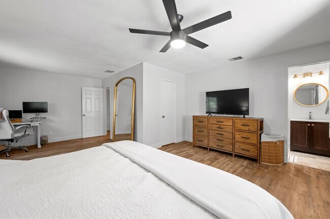 Building Photo - 7607 Whispering Winds Dr