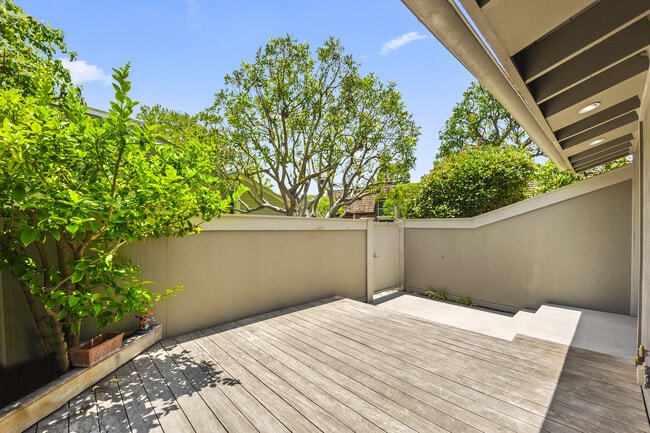 Building Photo - 13336 Maxella Ave