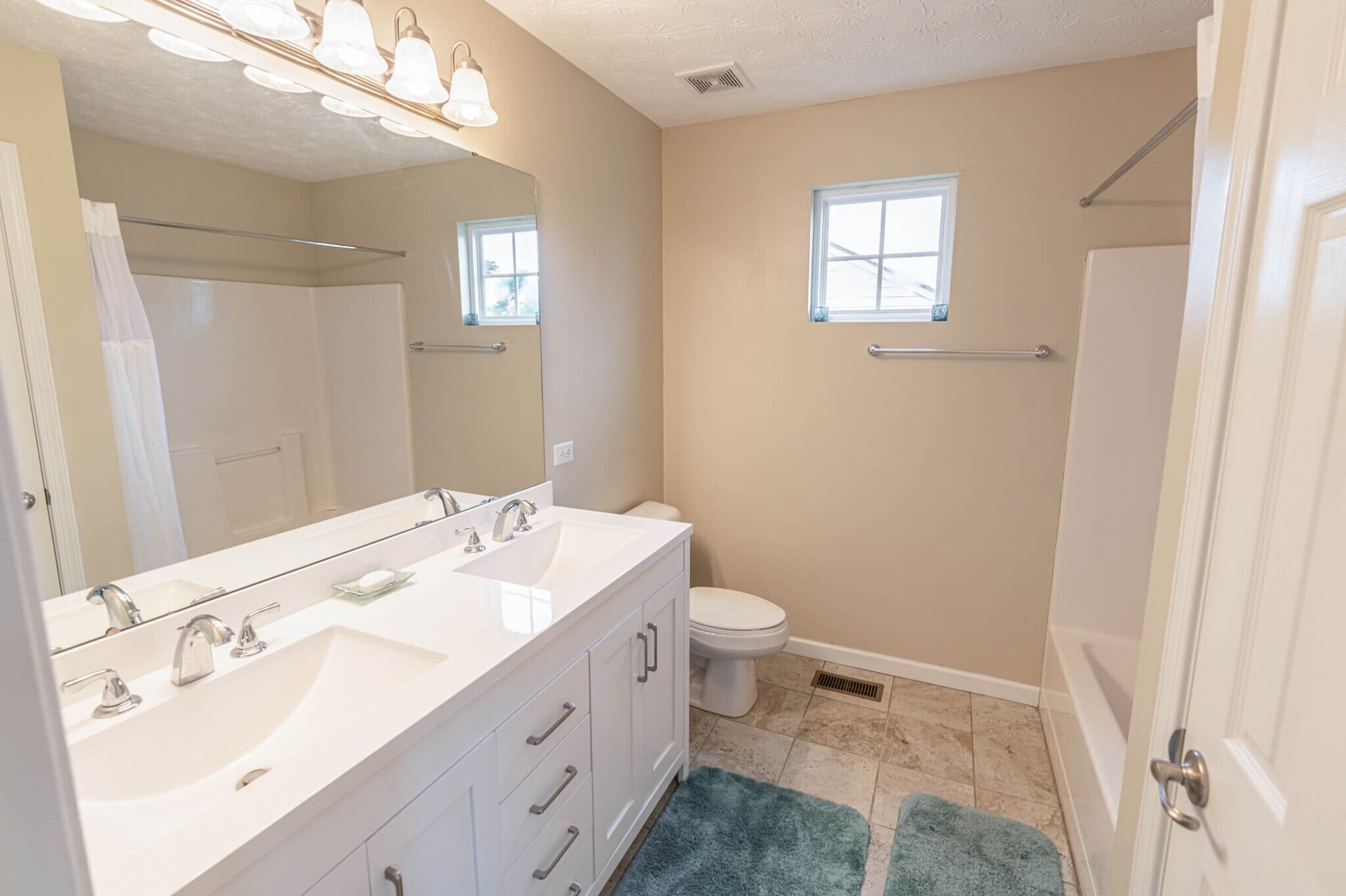 Master Bathroom - 3300 Federalist Dr