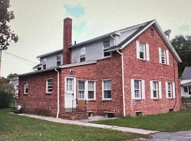 Building Photo - 144 Linwood St