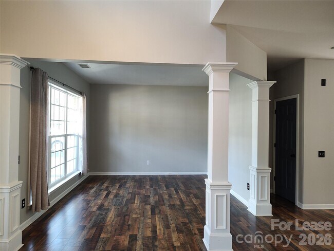 Building Photo - 4018 Manor House Dr