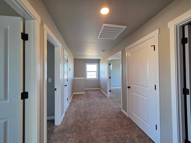 Building Photo - Stunning 3 Bedroom Home In Quincy!