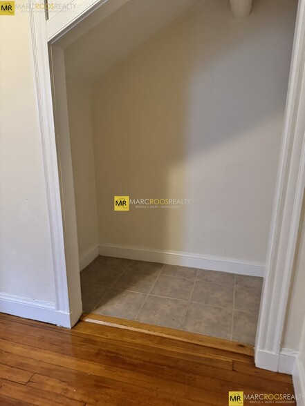 Building Photo - 9 Barrows St