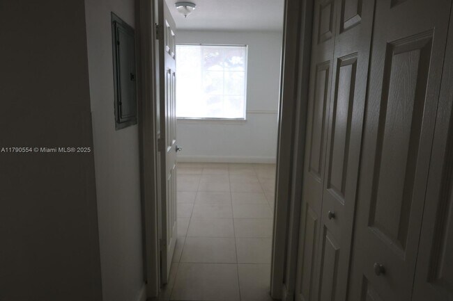 Building Photo - 6801 SW 44th St