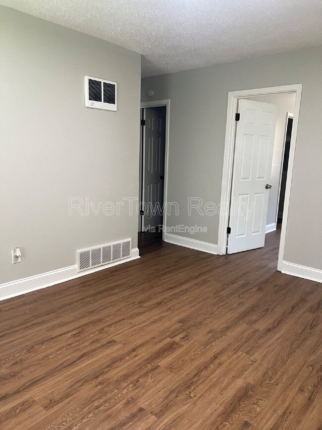 Building Photo - 1059 Eyers Rd