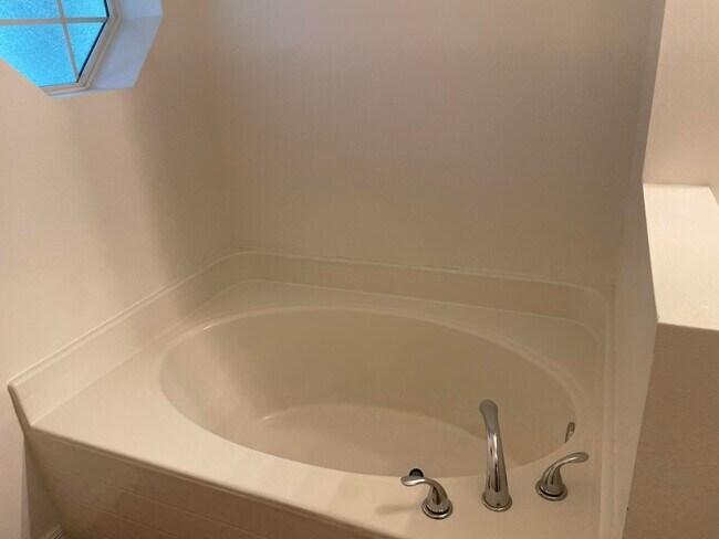 Building Photo - 5079 NW Fiddle Leaf Ct