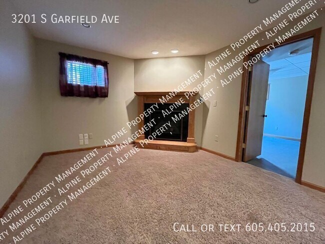 Building Photo - 3201 S Garfield Ave