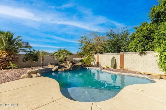 Building Photo - 9124 W Elm St