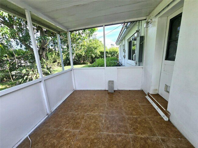 Building Photo - 18441 NE 20th Pl