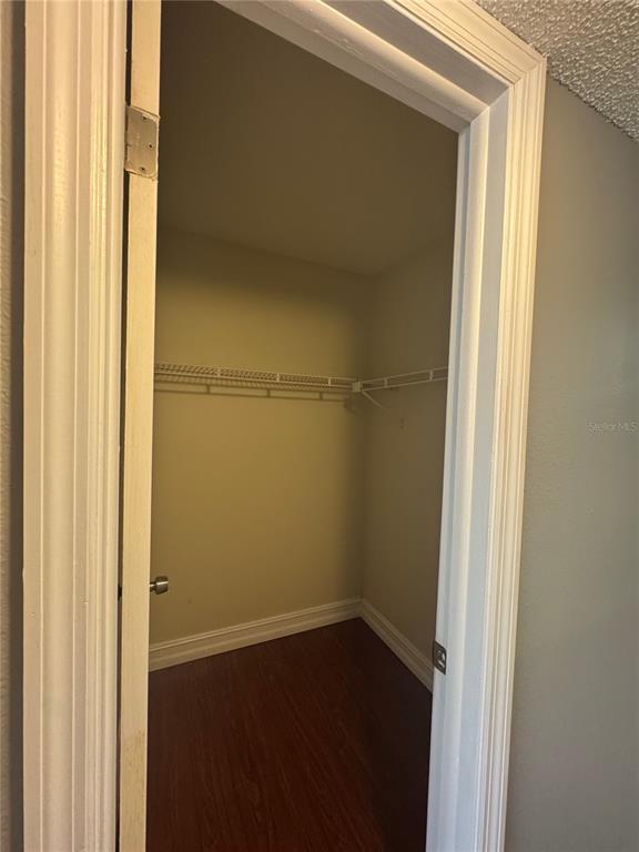 Building Photo - 1940 Lake Atriums Cir