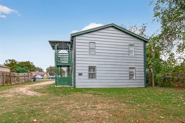 Building Photo - 105 Clear Lake Rd