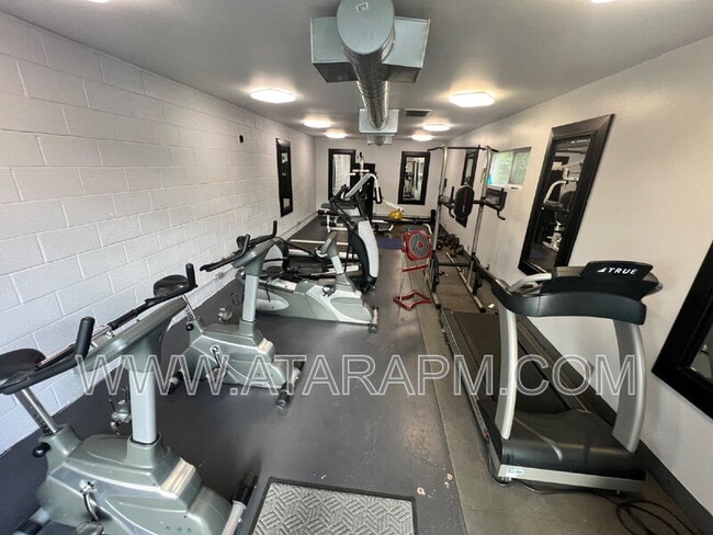 Building Photo - 650 N 300 W