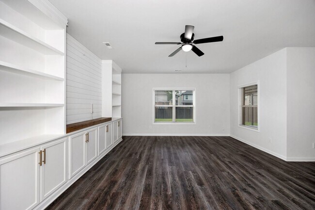 Building Photo - Beautiful 4-Bedroom Home with Office, Bonus Room, and Large Backyard