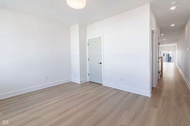 Building Photo - 2053 Columbia Ave