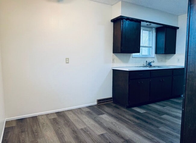 Building Photo - 2 bed and so much more!!!