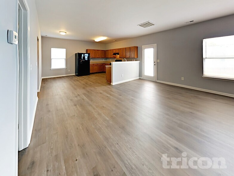 Building Photo - 8600 Old Potters Rd