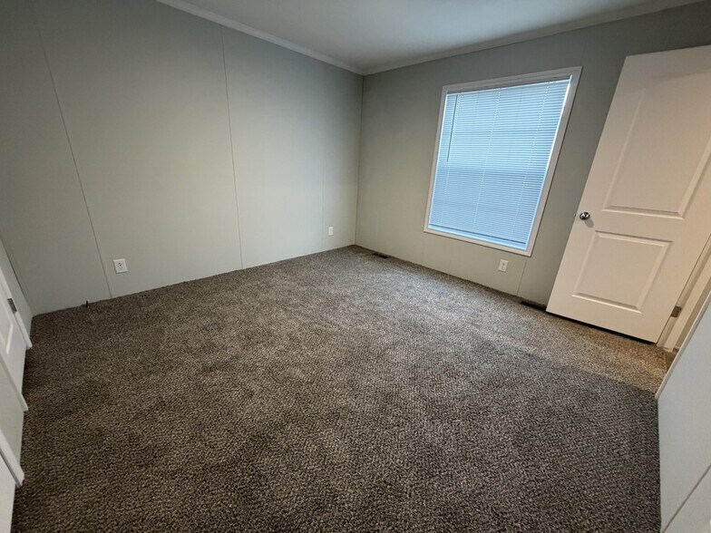 Building Photo - 15381 Danseur Dr