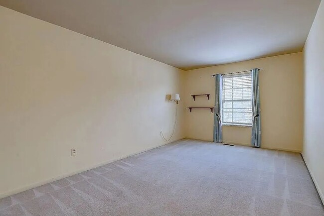 Building Photo - 9161 Nottingham Way